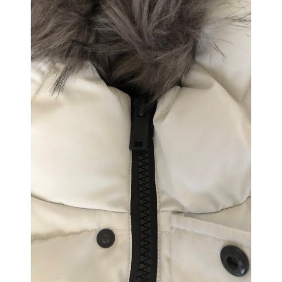 DKNY White Puffer Down coat with detachable fur on hood size medium - Picture 9 of 12